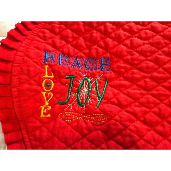 2 Vtg Embroidered Oval Red Quilted Christmas Placemats Ruffle Table Top Decor - Picture 2 of 8